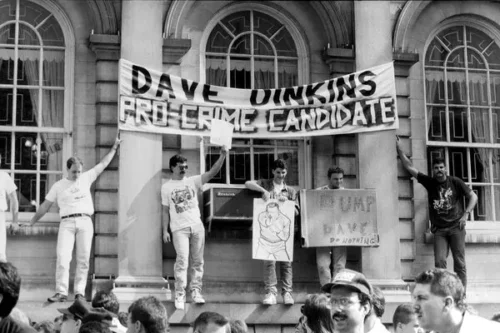 In September 1992, thousands of off-duty police officers descended on City Hall to protest reforms proposed by Mayor David N. Dinkins, the city’s first Black mayor. (Keith Meyers/The New York Times)